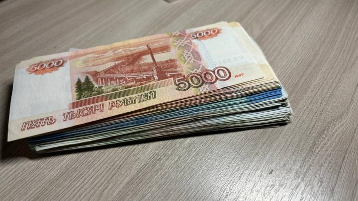 Жительница Энгельса выплатила более 300 тысяч рублей долга за потоп, чтобы выехать за границу