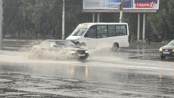 Шторм в Саратовской области: ветер до 21 м/с, ливни и возможные обрывы проводов