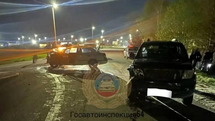 В саратовских Дубках женщина пострадала в ДТП с двумя иномарками