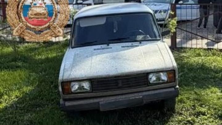 В Петровске "пятёрка" сама съехала в кювет и сбила пенсионерку